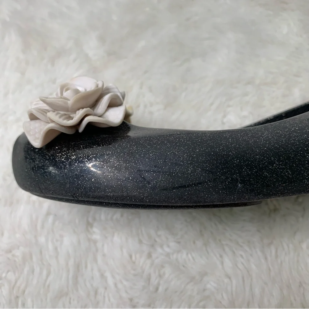 Mini Melissa Girl's Black Ultragirl Garden Floral Slip On Flat Shoes Size 8-9 - Picture 4 of 13
